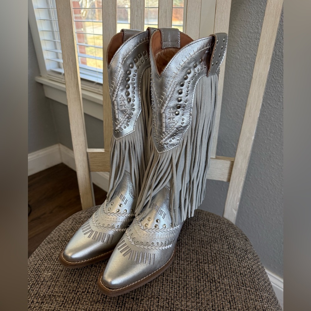 Dingo Silver Metallic Fringe Snip Toe Cowboy Western‎ Boots Size 8.5